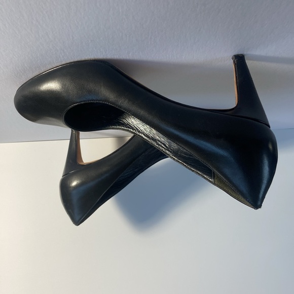 Cole Haan Round Toe Three Inch Classic Pump With Leather Soles - Size 10B - Picture 3 of 10